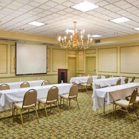 Ramada By Wyndham Gainesville Esterno foto