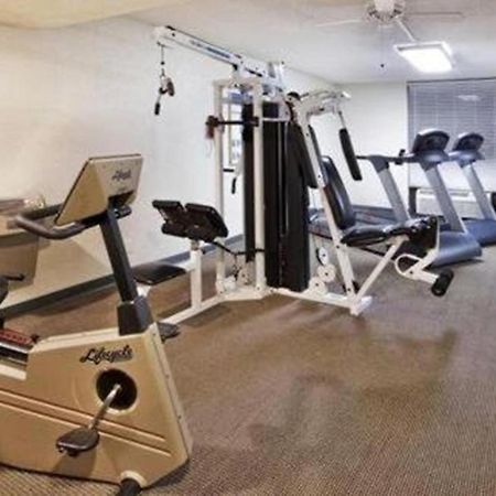 Ramada By Wyndham Gainesville Esterno foto