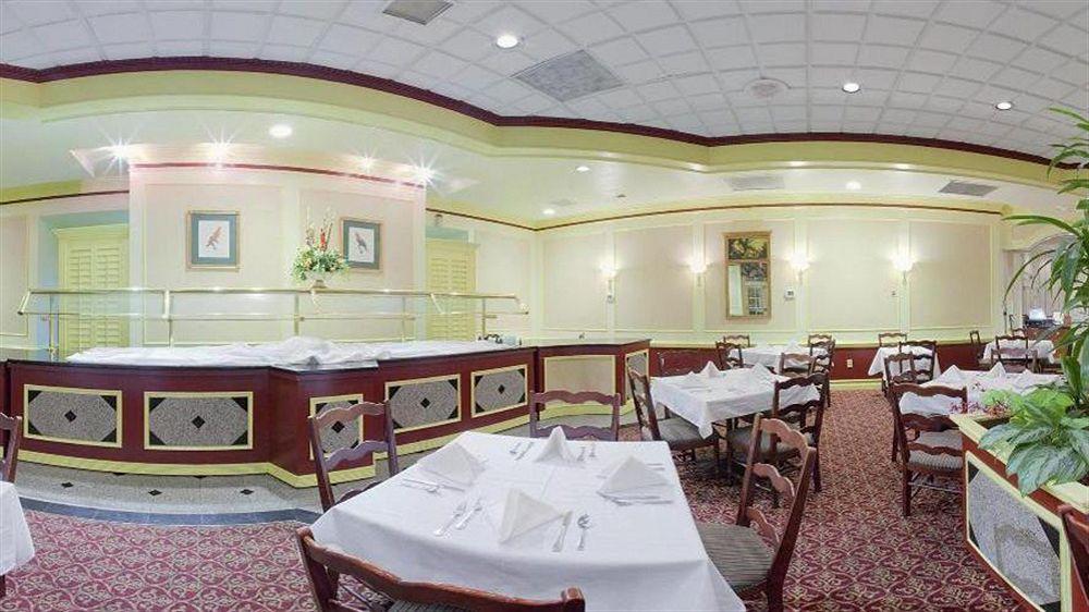 Ramada By Wyndham Gainesville Esterno foto