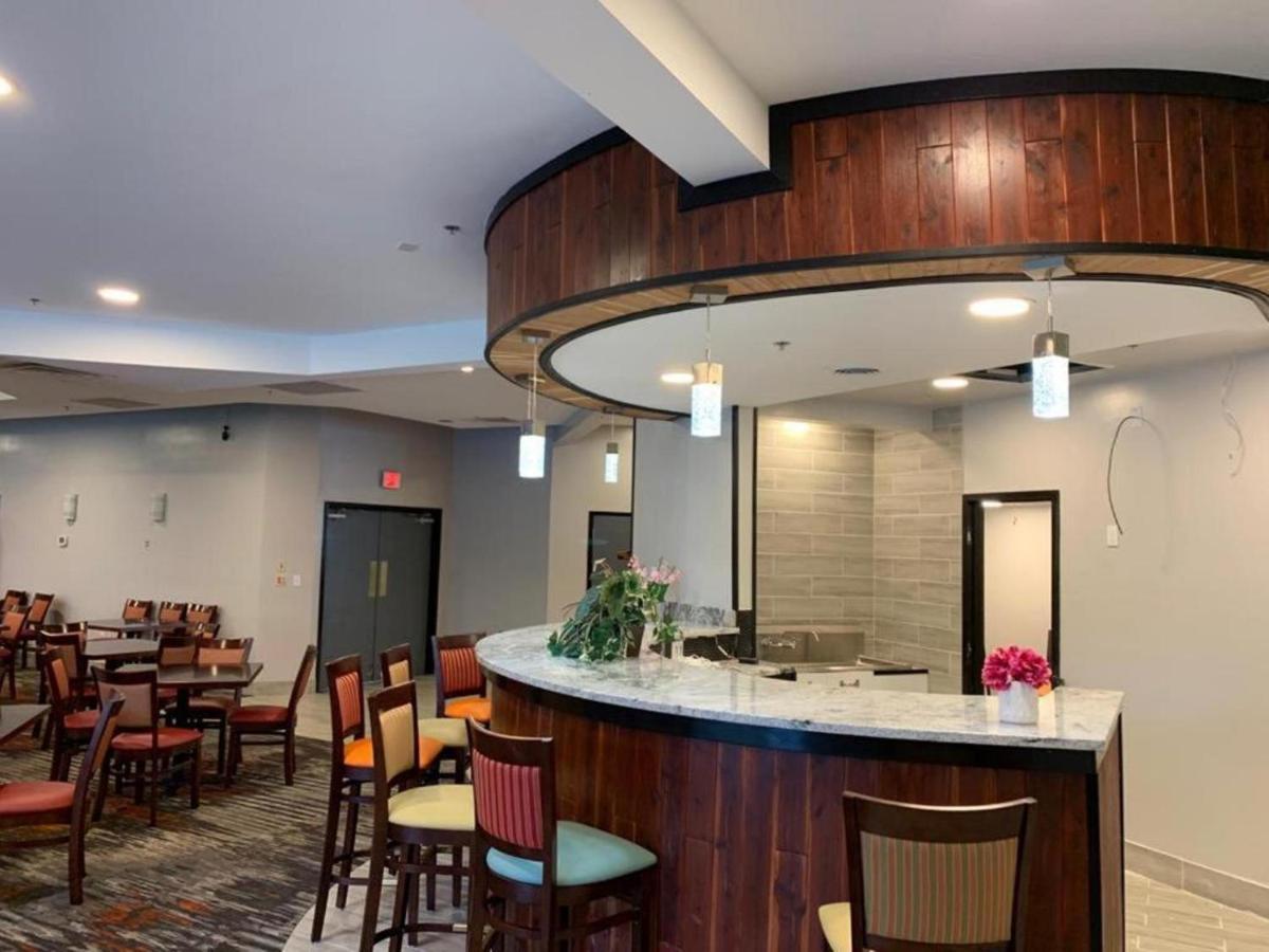 Ramada By Wyndham Gainesville Esterno foto