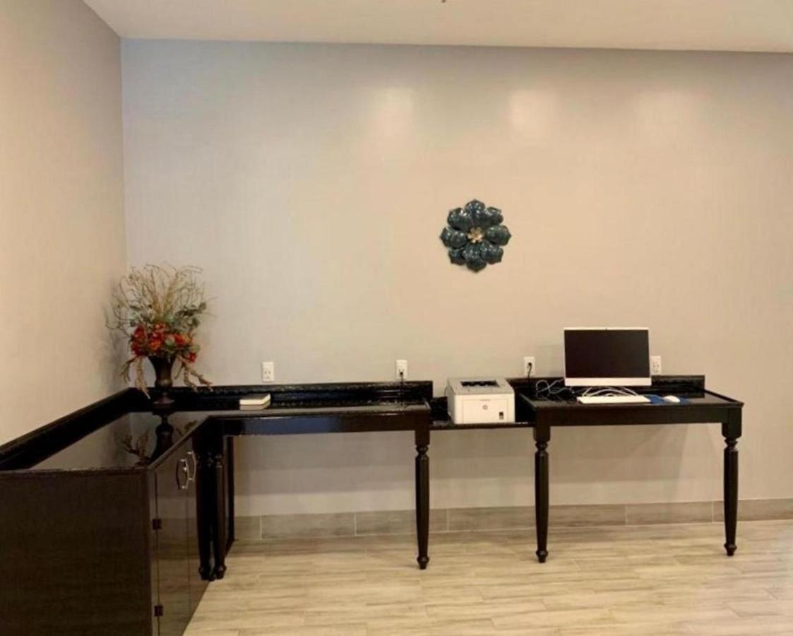 Ramada By Wyndham Gainesville Esterno foto