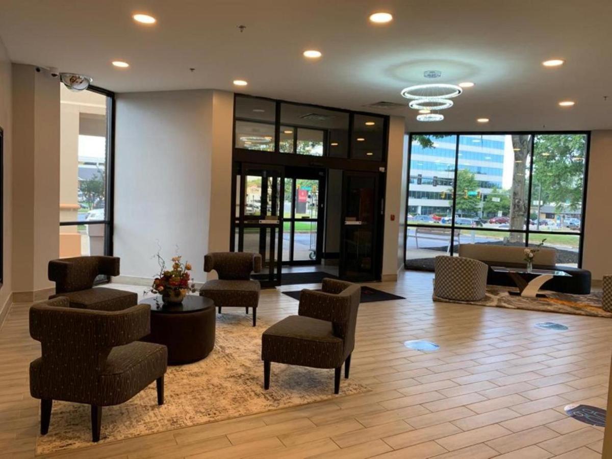 Ramada By Wyndham Gainesville Esterno foto