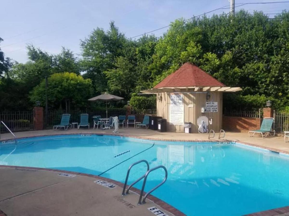Ramada By Wyndham Gainesville Esterno foto