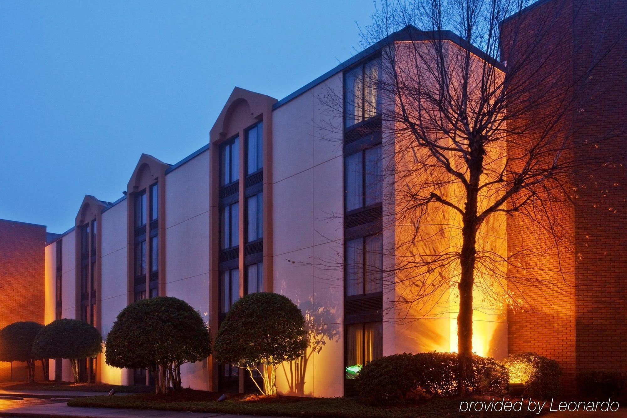 Ramada By Wyndham Gainesville Esterno foto