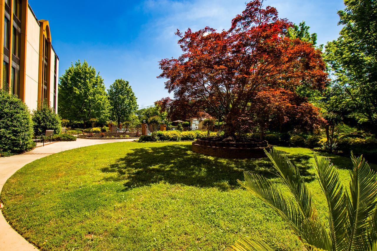 Ramada By Wyndham Gainesville Esterno foto