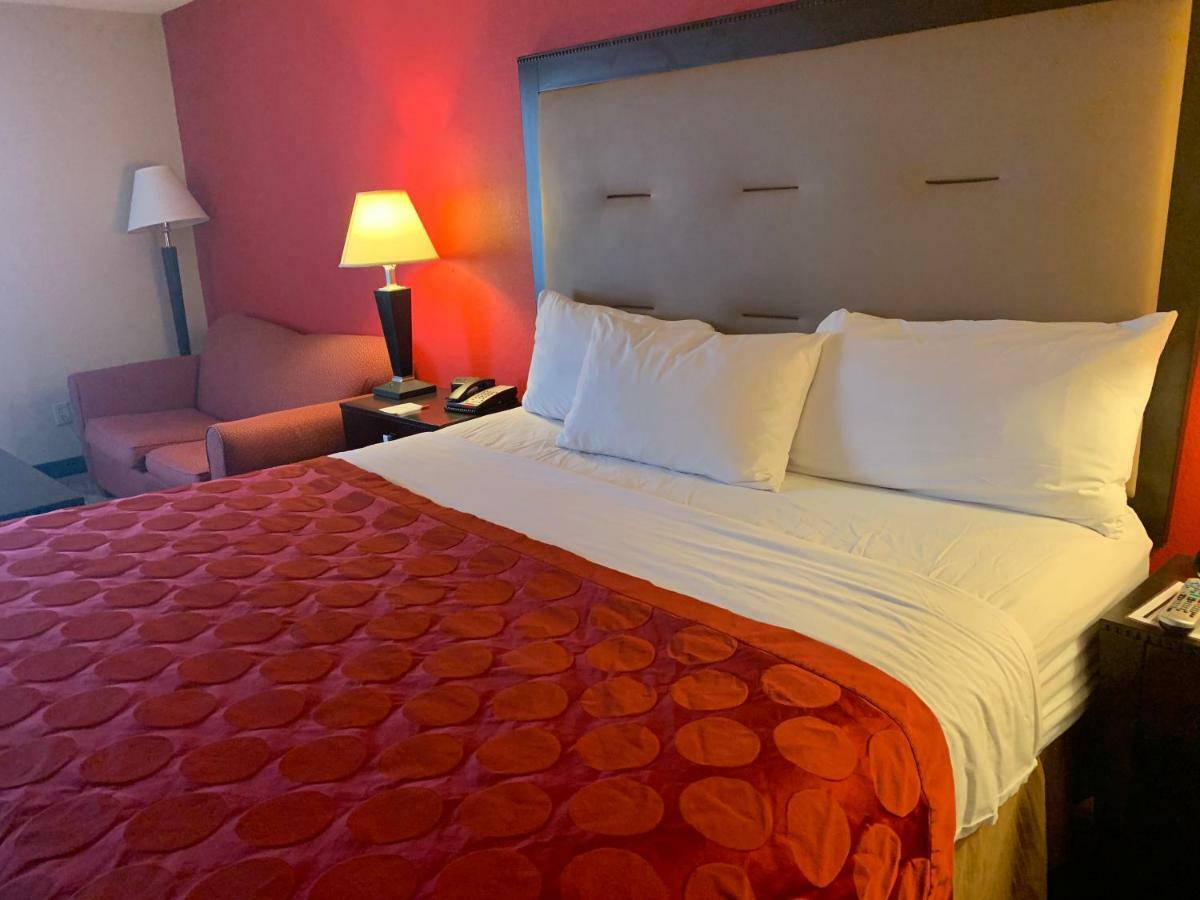 Ramada By Wyndham Gainesville Esterno foto
